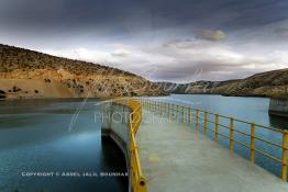 Image du Maroc Professionnelle de  Le Barrage Allal Al Fassi est situé dans la Province de Sefrou sur Oued Sebou avec un volume de stockage de 63.7 Mm3, il contrôle un bassin versant de 5.400 km2. Ce Barrage a été mis en service en 1990. But de l'ouvrage  production d'électricité, irrigation et protection contre les crues, Jeudi 8 septembre 2005. (Photo / Abdeljalil Bounhar) 